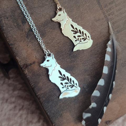 SAKARI WOLF PENDANT